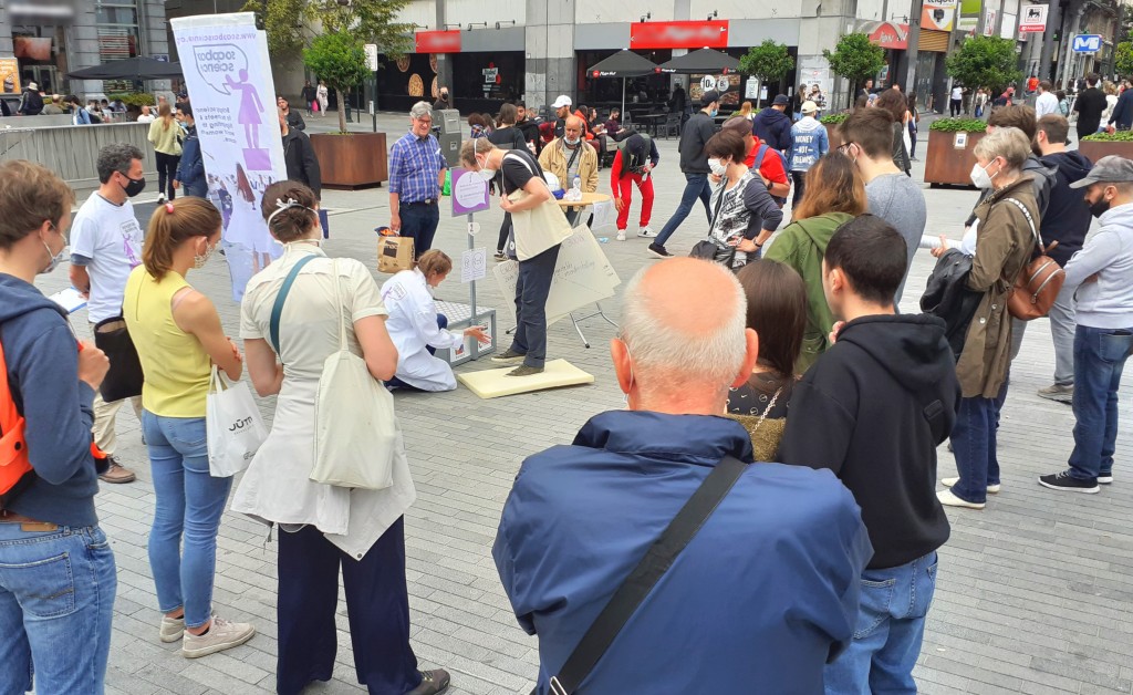 Illustration of a Soapbox Science event in Brussels in 2021. Credit: Soapbox Science Brussels. 